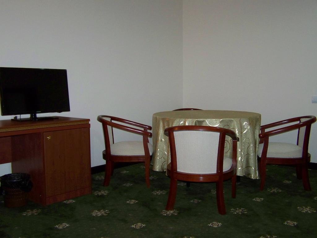 Arien Plaza Hotel Tasjkent Kamer foto