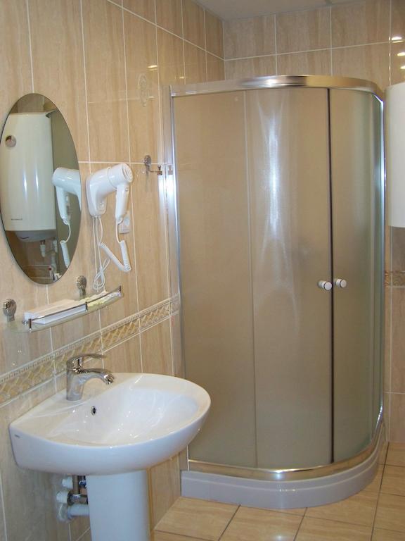 Arien Plaza Hotel Tasjkent Kamer foto